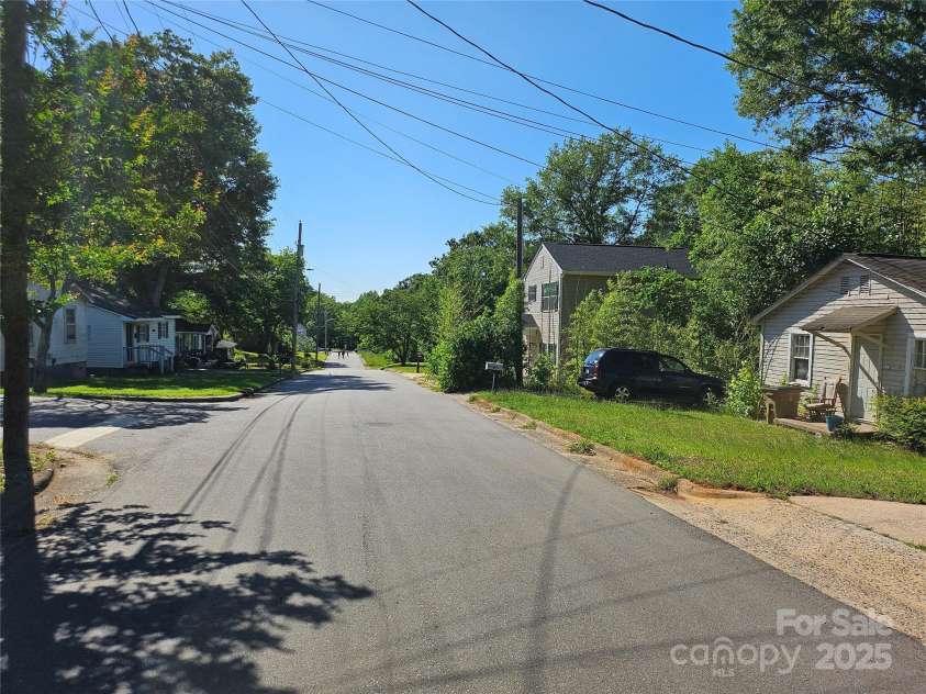 211 Putnam Street, Shelby, NC 28152.  MLS# CAR4265412, YatesRealty ID 19190. 