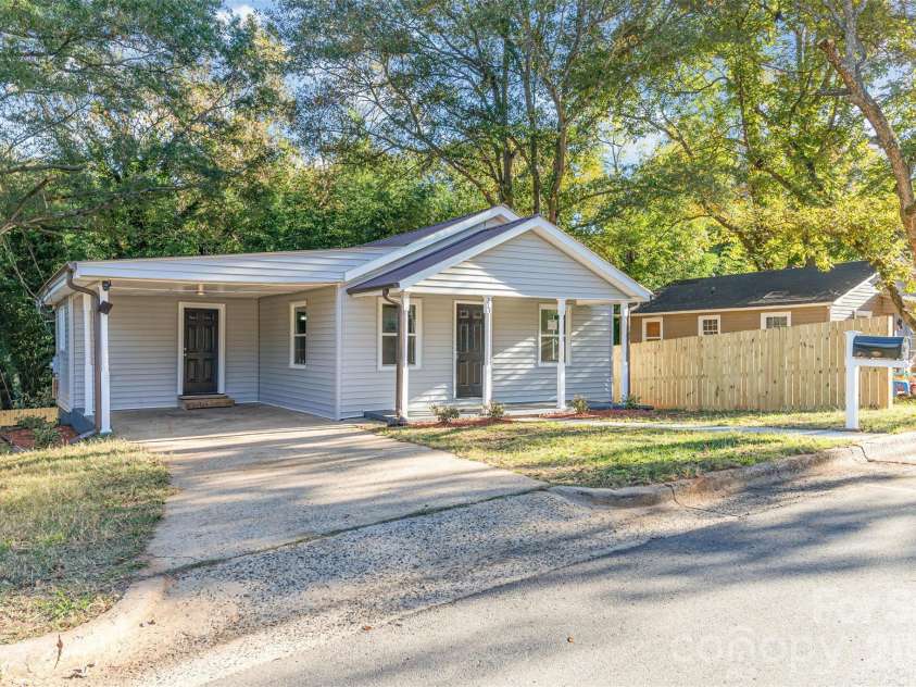 211 Putnam Street, Shelby, NC 28152.  MLS# CAR4306063, YatesRealty ID 19190. 