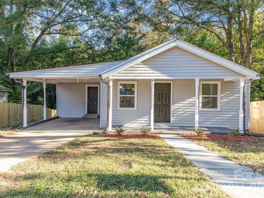 211 Putnam Street, Shelby, NC 28152.  MLS# CAR4306063, YatesRealty ID 19190. 