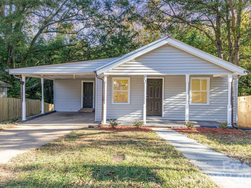 211 Putnam Street, Shelby, NC 28152.  MLS# CAR4306063, YatesRealty ID 19190. 