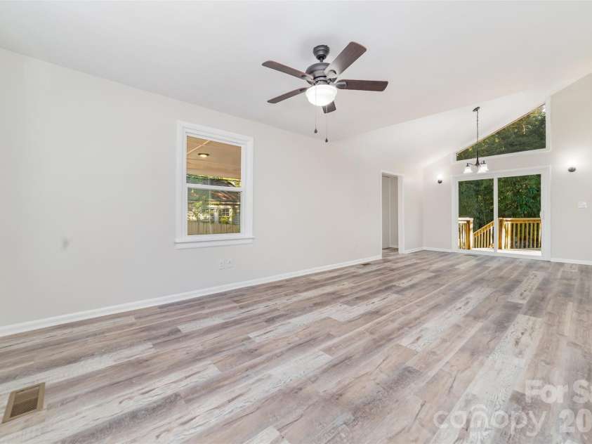 211 Putnam Street, Shelby, NC 28152.  MLS# CAR4306063, YatesRealty ID 19190. 