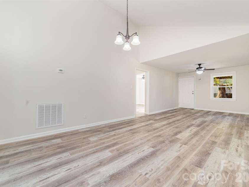 211 Putnam Street, Shelby, NC 28152.  MLS# CAR4306063, YatesRealty ID 19190. 