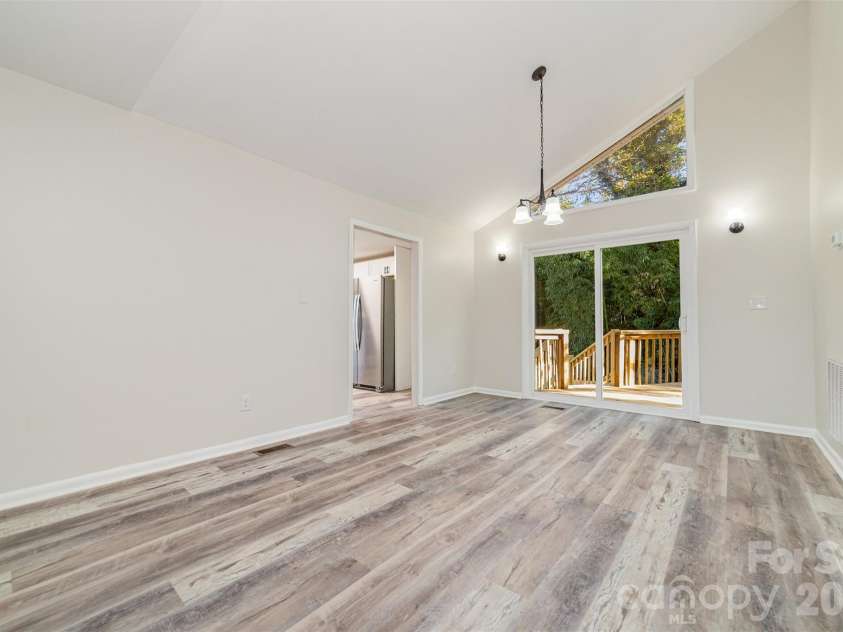 211 Putnam Street, Shelby, NC 28152.  MLS# CAR4306063, YatesRealty ID 19190. 