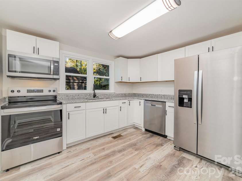 211 Putnam Street, Shelby, NC 28152.  MLS# CAR4306063, YatesRealty ID 19190. 