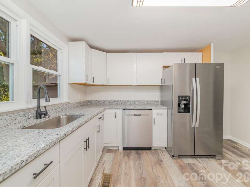 211 Putnam Street, Shelby, NC 28152.  MLS# CAR4306063, YatesRealty ID 19190. 