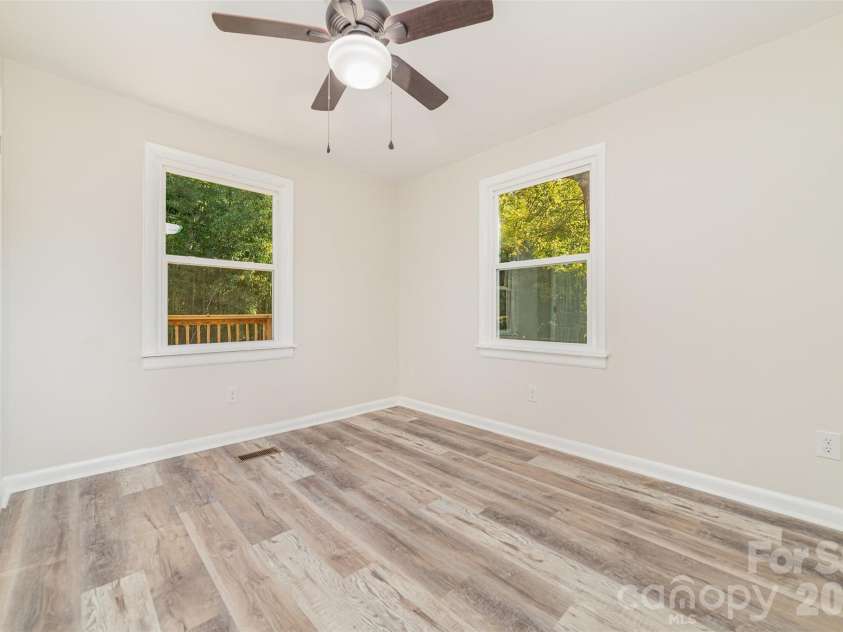 211 Putnam Street, Shelby, NC 28152.  MLS# CAR4306063, YatesRealty ID 19190. 