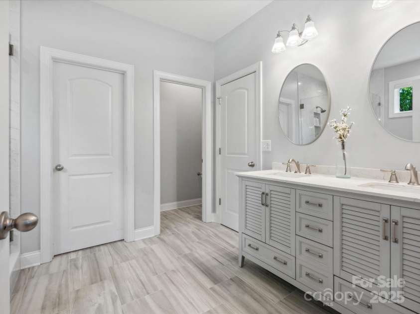 2467 Chatham Drive, Fort Mill, SC 29707.  MLS# CAR4252977, YatesRealty ID 19191. 