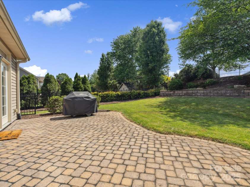 2467 Chatham Drive, Fort Mill, SC 29707.  MLS# CAR4252977, YatesRealty ID 19191. 