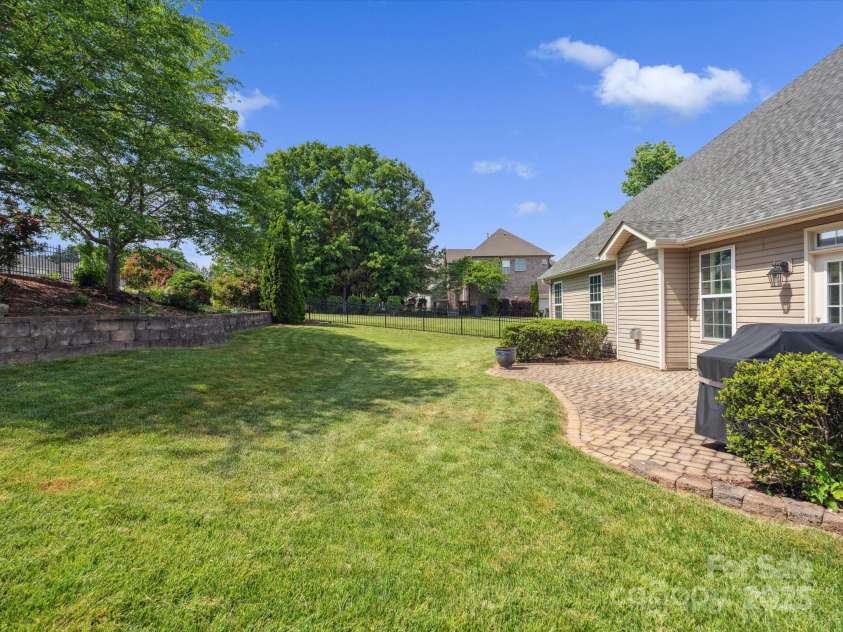 2467 Chatham Drive, Fort Mill, SC 29707.  MLS# CAR4252977, YatesRealty ID 19191. 