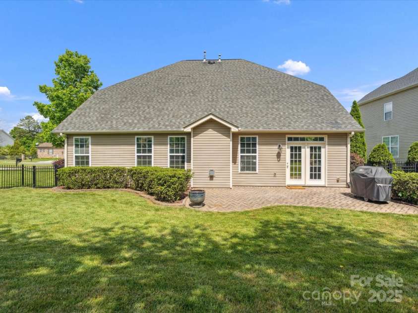 2467 Chatham Drive, Fort Mill, SC 29707.  MLS# CAR4252977, YatesRealty ID 19191. 