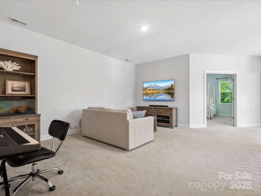 2467 Chatham Drive, Fort Mill, SC 29707.  MLS# CAR4252977, YatesRealty ID 19191. Spacious Loft