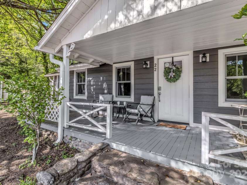 22 Moore Circle, Black Mountain, NC 28711.  MLS# CAR4268201, YatesRealty ID 19192. 