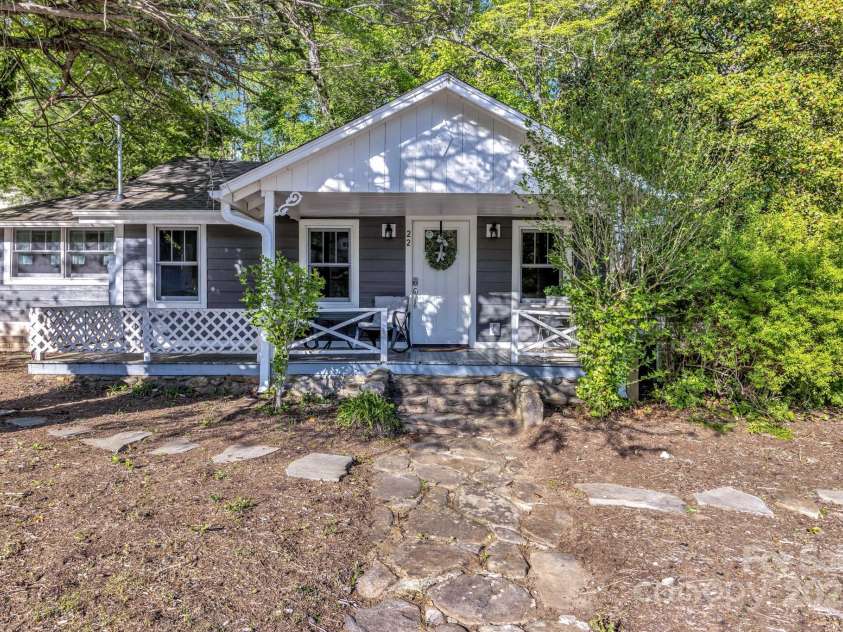 22 Moore Circle, Black Mountain, NC 28711.  MLS# CAR4268201, YatesRealty ID 19192. 