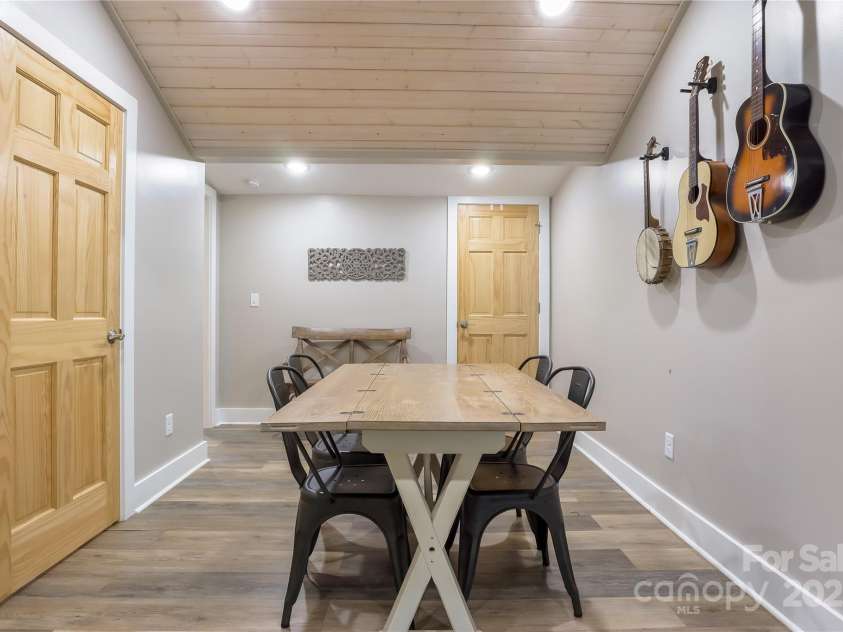 22 Moore Circle, Black Mountain, NC 28711.  MLS# CAR4268201, YatesRealty ID 19192. 