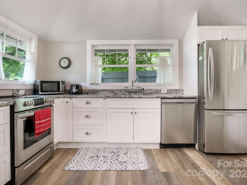 22 Moore Circle, Black Mountain, NC 28711.  MLS# CAR4268201, YatesRealty ID 19192. 