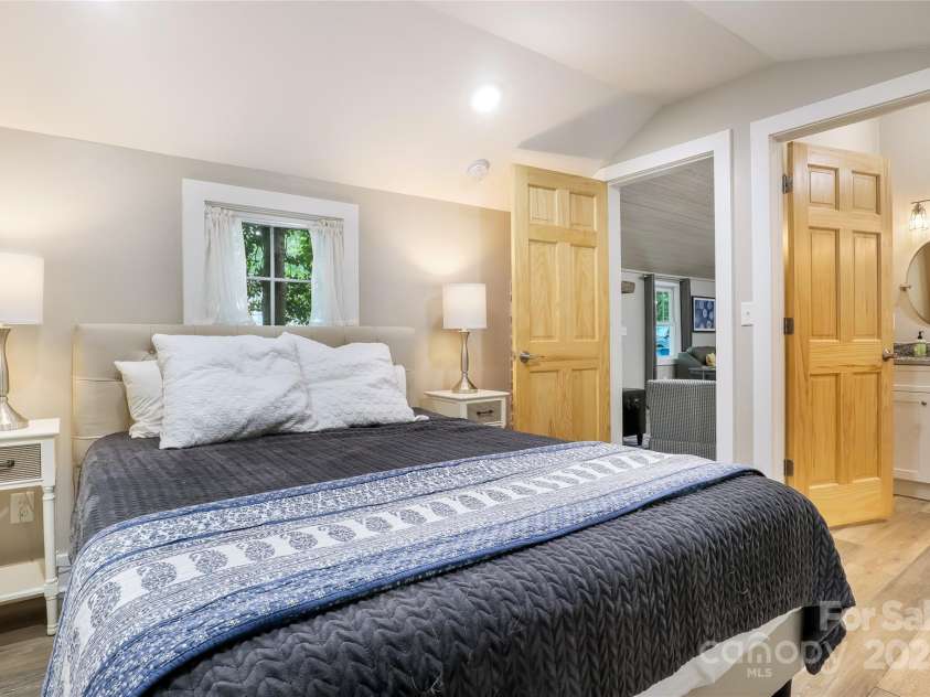 22 Moore Circle, Black Mountain, NC 28711.  MLS# CAR4268201, YatesRealty ID 19192. 
