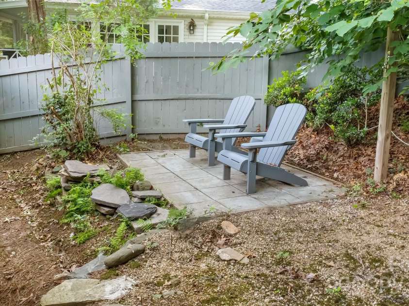22 Moore Circle, Black Mountain, NC 28711.  MLS# CAR4268201, YatesRealty ID 19192. 