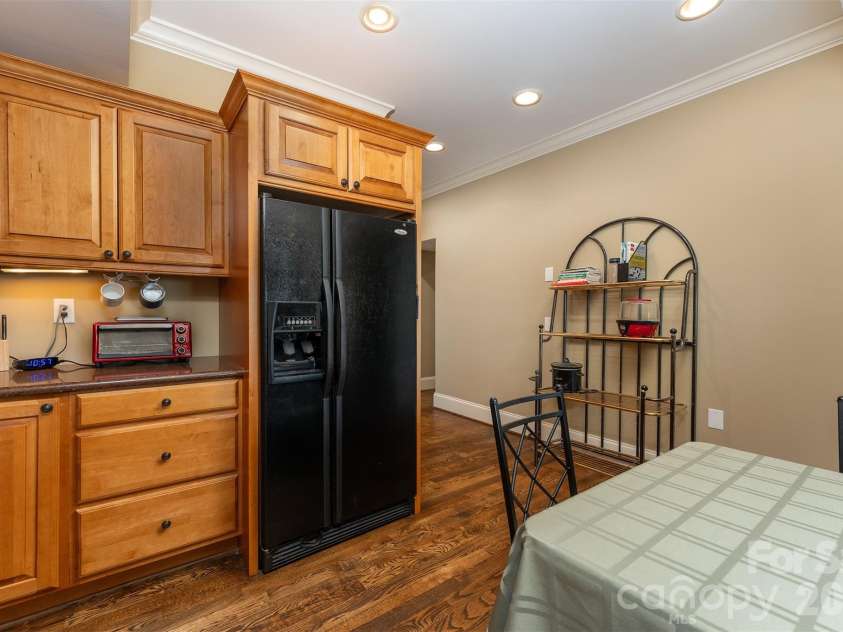 172 Sunny Ridge Road, Hendersonville, NC 28739.  MLS# CAR4375597, YatesRealty ID 19193. 2nd Kitchen