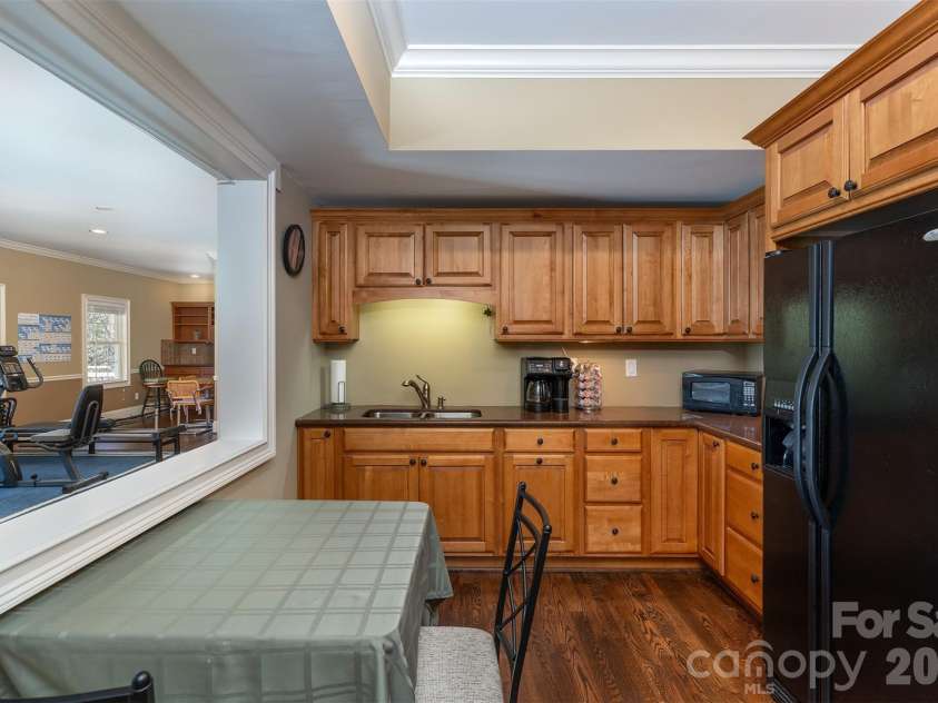 172 Sunny Ridge Road, Hendersonville, NC 28739.  MLS# CAR4375597, YatesRealty ID 19193. 2nd Kitchen