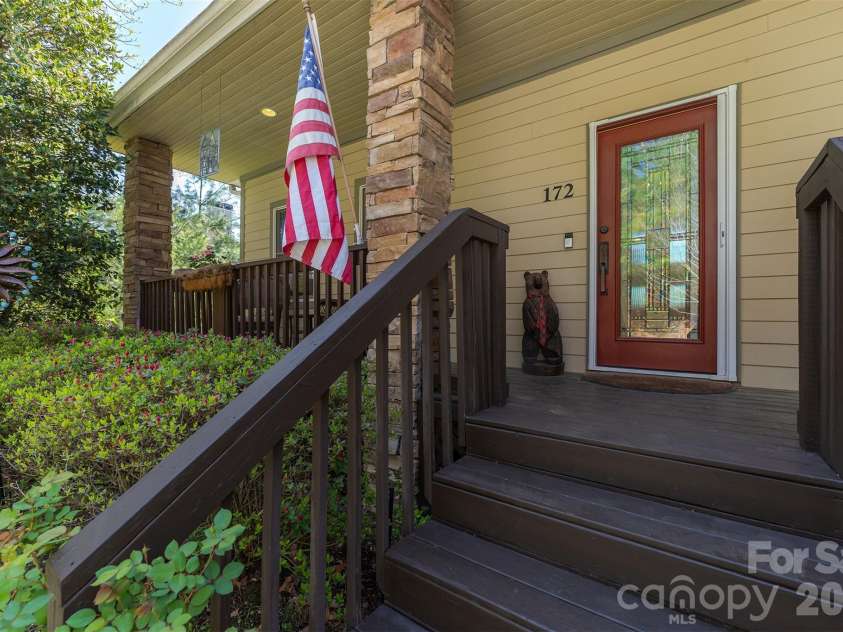 172 Sunny Ridge Road, Hendersonville, NC 28739.  MLS# CAR4375597, YatesRealty ID 19193. 