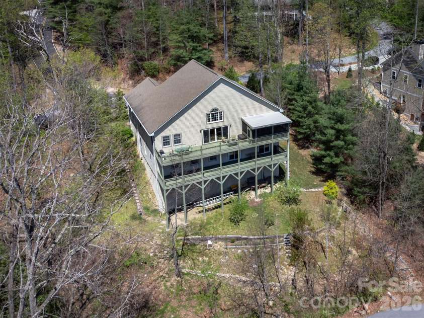 172 Sunny Ridge Road, Hendersonville, NC 28739.  MLS# CAR4375597, YatesRealty ID 19193. 