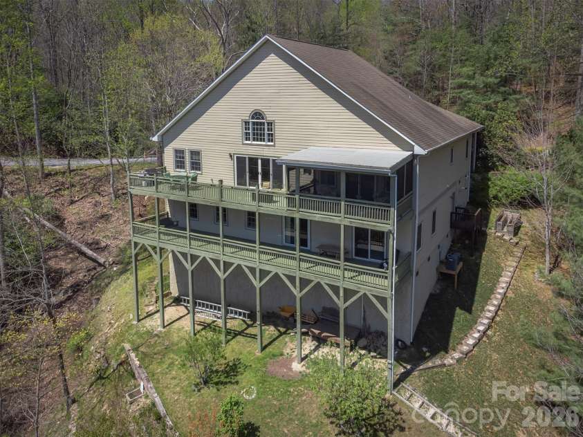 172 Sunny Ridge Road, Hendersonville, NC 28739.  MLS# CAR4375597, YatesRealty ID 19193. 