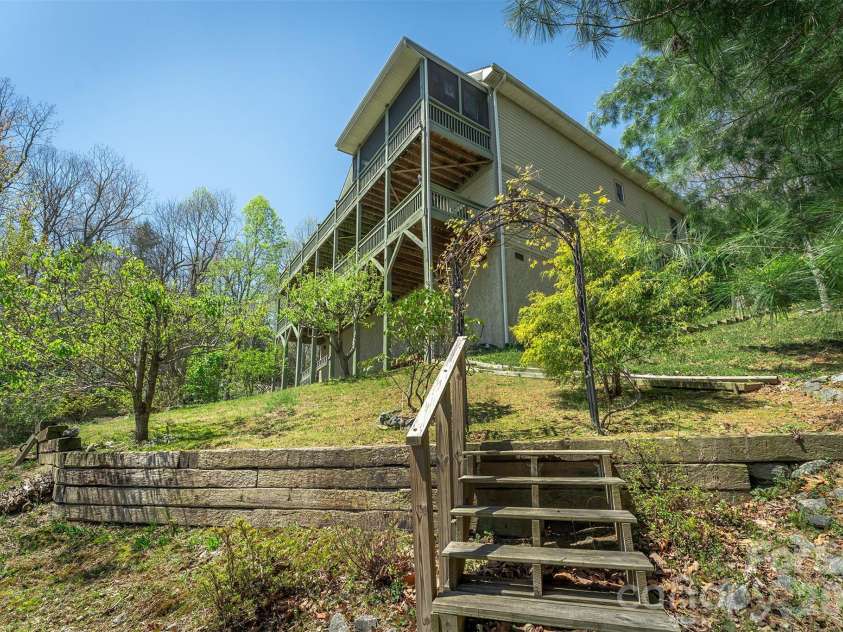 172 Sunny Ridge Road, Hendersonville, NC 28739.  MLS# CAR4375597, YatesRealty ID 19193. Back Yard