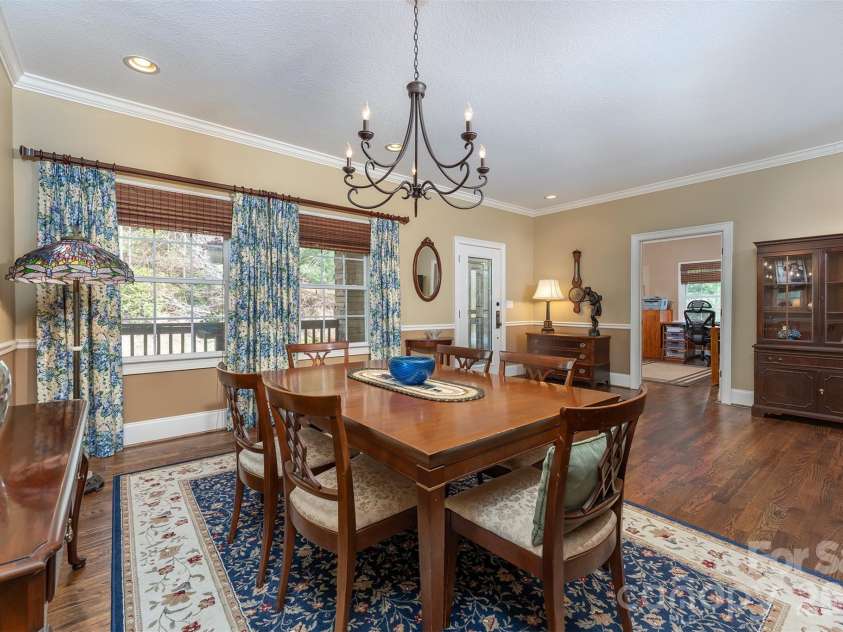 172 Sunny Ridge Road, Hendersonville, NC 28739.  MLS# CAR4375597, YatesRealty ID 19193. Dining area