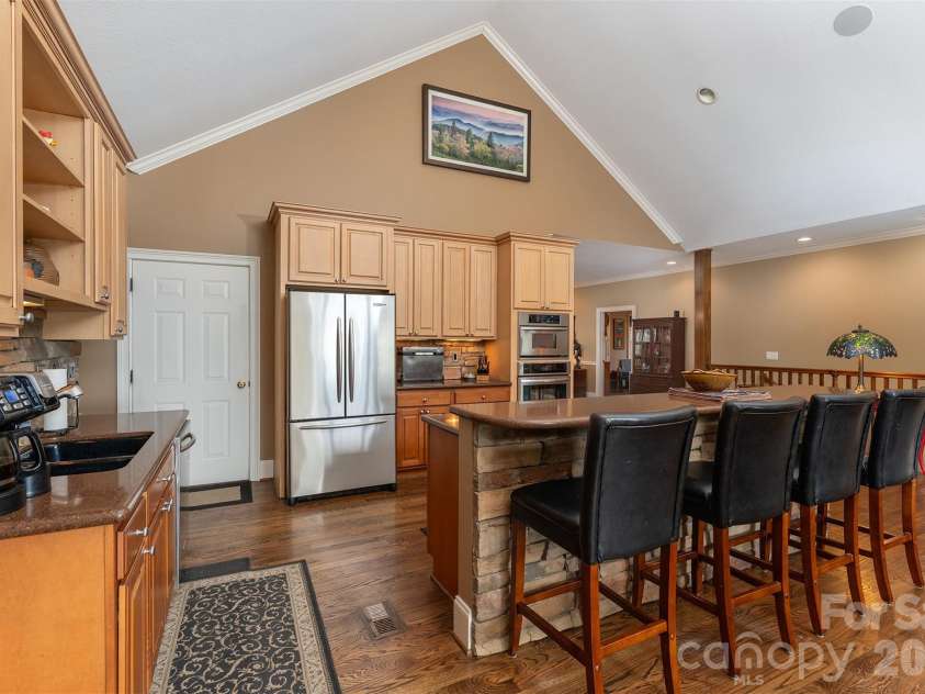 172 Sunny Ridge Road, Hendersonville, NC 28739.  MLS# CAR4375597, YatesRealty ID 19193. Kitchen