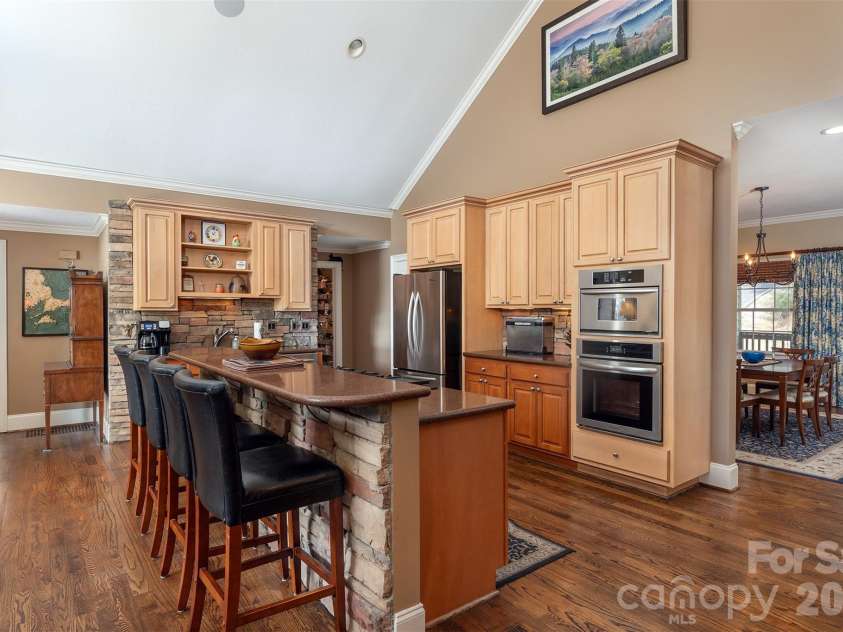 172 Sunny Ridge Road, Hendersonville, NC 28739.  MLS# CAR4375597, YatesRealty ID 19193. Kitchen/Dining