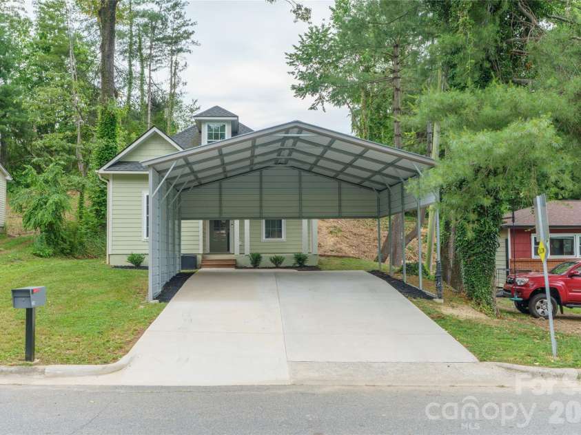 204 Maple Avenue, Marion, NC 28752.  MLS# CAR4338349, YatesRealty ID 19194. 480 SF double carport