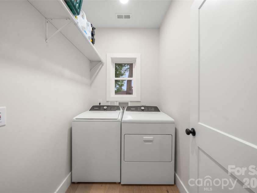 204 Maple Avenue, Marion, NC 28752.  MLS# CAR4338349, YatesRealty ID 19194. Main level walk-in laundry