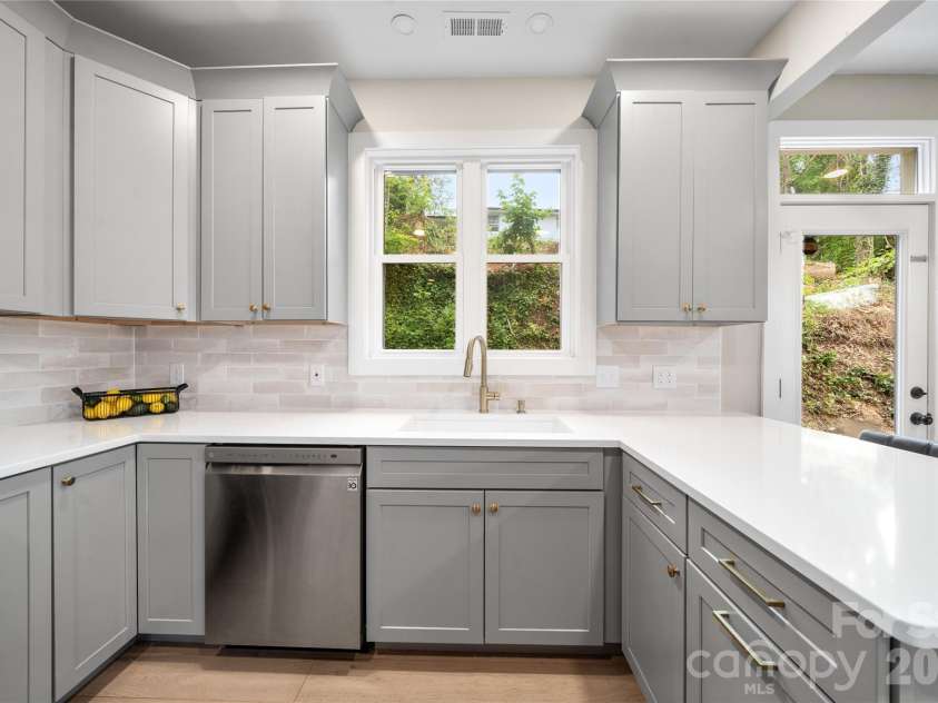 204 Maple Avenue, Marion, NC 28752.  MLS# CAR4338349, YatesRealty ID 19194. Quartz countertops