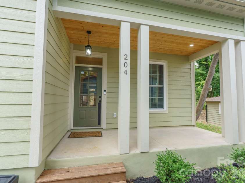 204 Maple Avenue, Marion, NC 28752.  MLS# CAR4338349, YatesRealty ID 19194. Welcome Home!