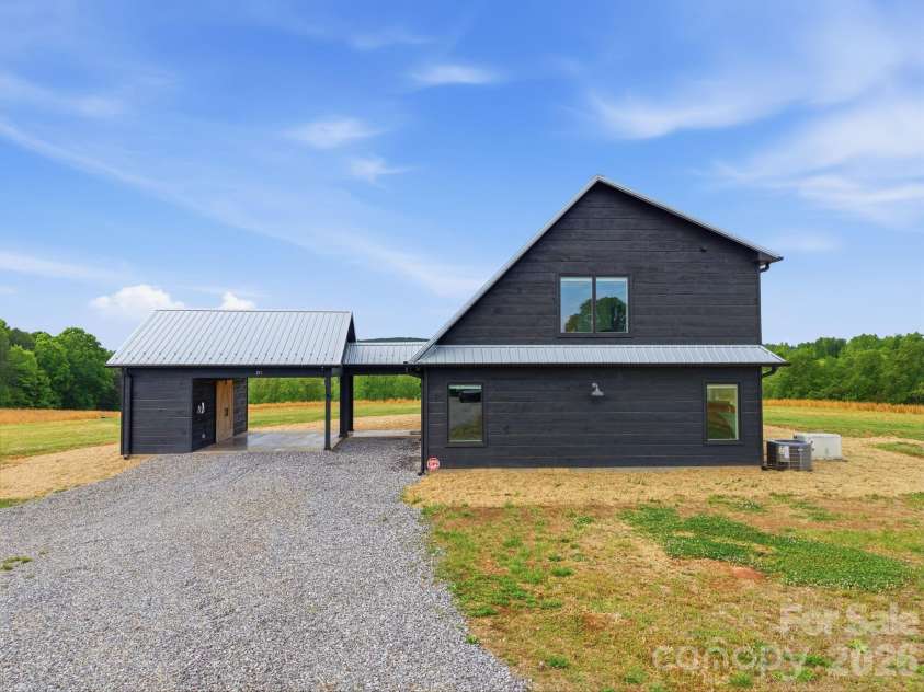 211 Race Path Road, Union Grove, NC 28689.  MLS# CAR4373837, YatesRealty ID 19194. 