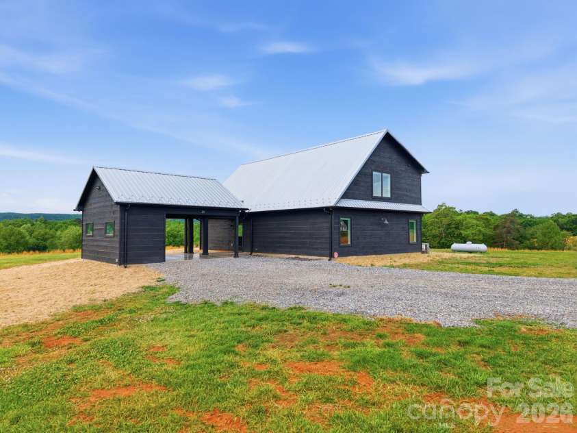 211 Race Path Road, Union Grove, NC 28689.  MLS# CAR4373837, YatesRealty ID 19194. 