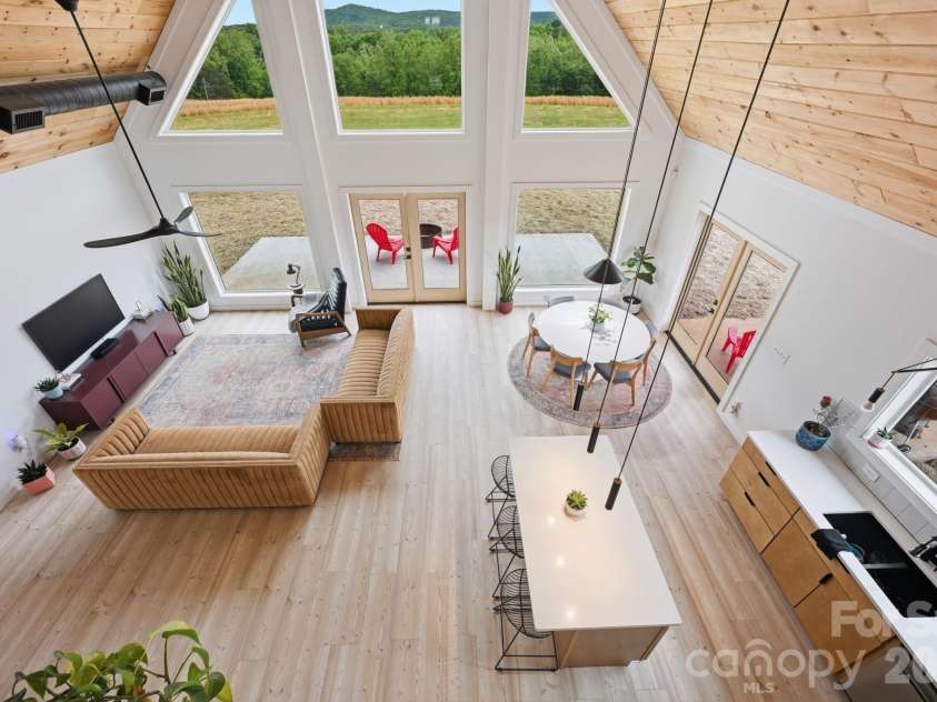 211 Race Path Road, Union Grove, NC 28689.  MLS# CAR4373837, YatesRealty ID 19194. 