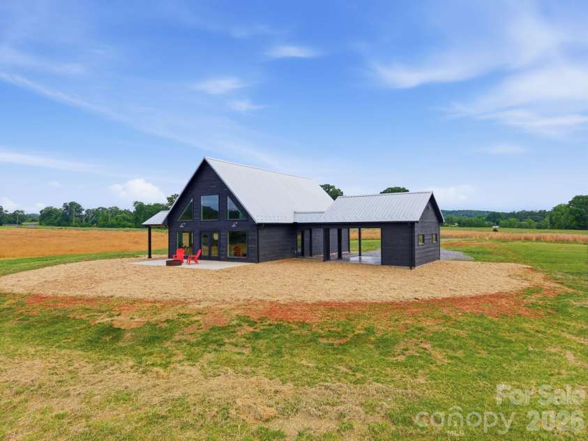 211 Race Path Road, Union Grove, NC 28689.  MLS# CAR4373837, YatesRealty ID 19194. 