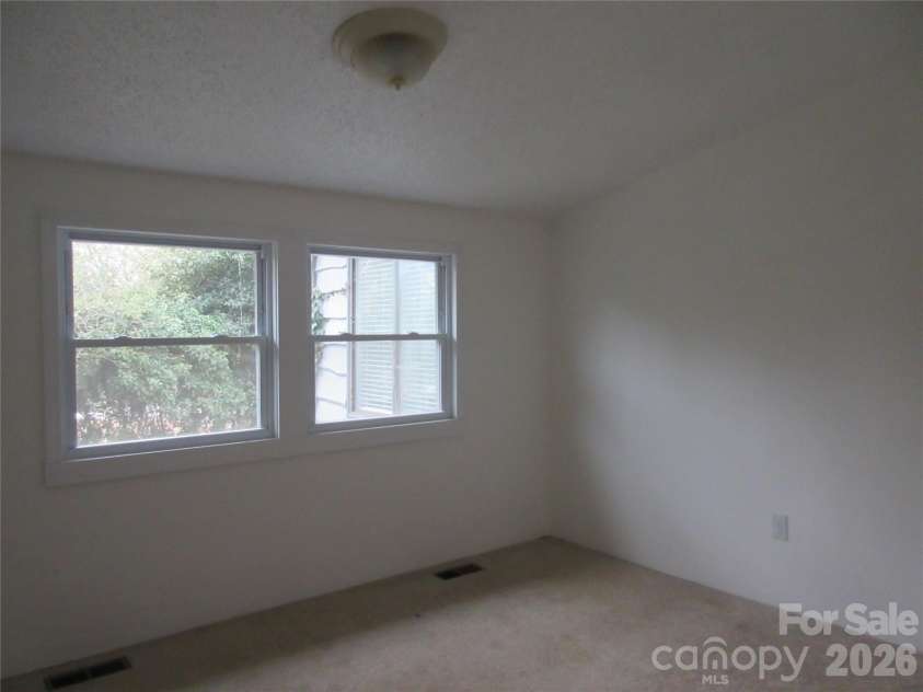 31 Ford Ridge Lane, Columbus, NC 28722.  MLS# CAR4343547, YatesRealty ID 19195. 