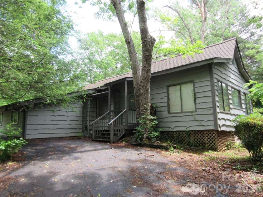 31 Ford Ridge Lane, Columbus, NC 28722.  MLS# CAR4343547, YatesRealty ID 19195. 
