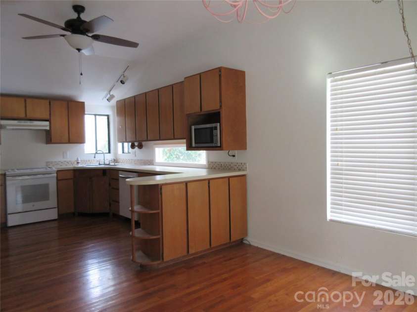 31 Ford Ridge Lane, Columbus, NC 28722.  MLS# CAR4343547, YatesRealty ID 19195. 