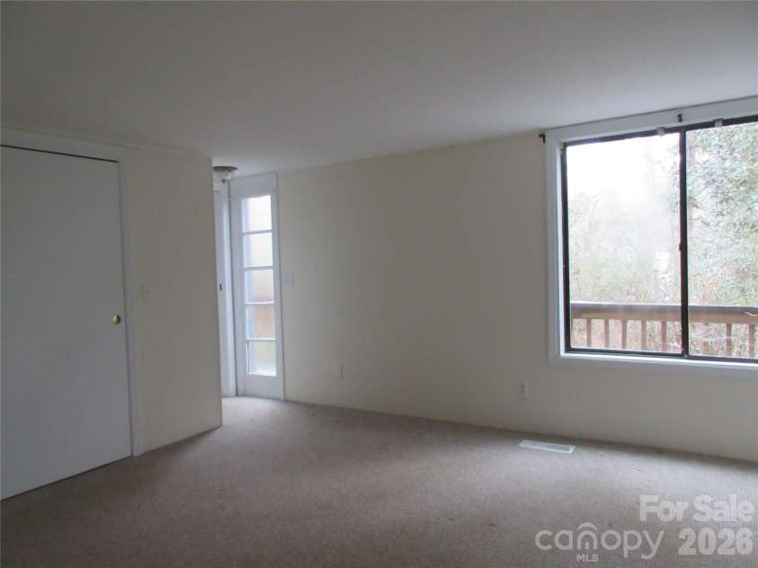 31 Ford Ridge Lane, Columbus, NC 28722.  MLS# CAR4343547, YatesRealty ID 19195. 