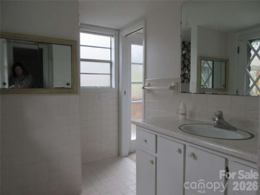31 Ford Ridge Lane, Columbus, NC 28722.  MLS# CAR4343547, YatesRealty ID 19195. 