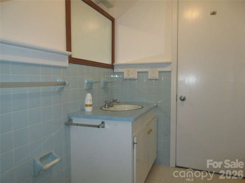 31 Ford Ridge Lane, Columbus, NC 28722.  MLS# CAR4343547, YatesRealty ID 19195. 