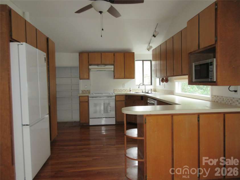 31 Ford Ridge Lane, Columbus, NC 28722.  MLS# CAR4343547, YatesRealty ID 19195. 