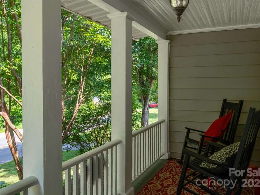 6 Wood Avenue, Asheville, NC 28803.  MLS# CAR4267622, YatesRealty ID 19196. 