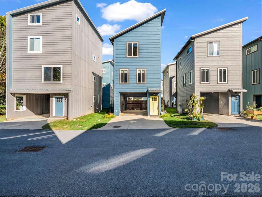 9 Citra Street, Arden, NC 28704.  MLS# CAR4299774, YatesRealty ID 19197. 