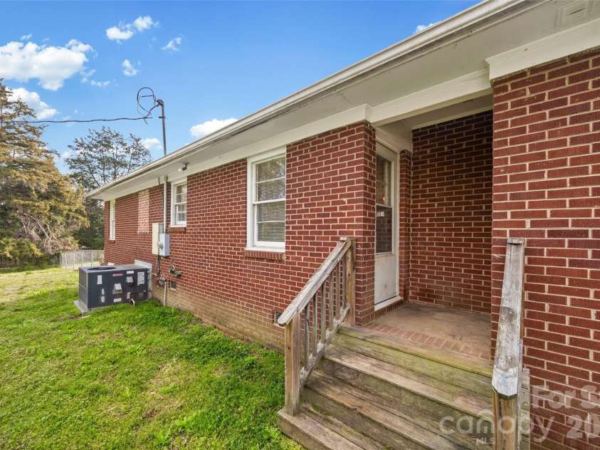 1473 Sturgis Road, Rock Hill, SC 29730.  MLS# CAR4360575, YatesRealty ID 19198. 