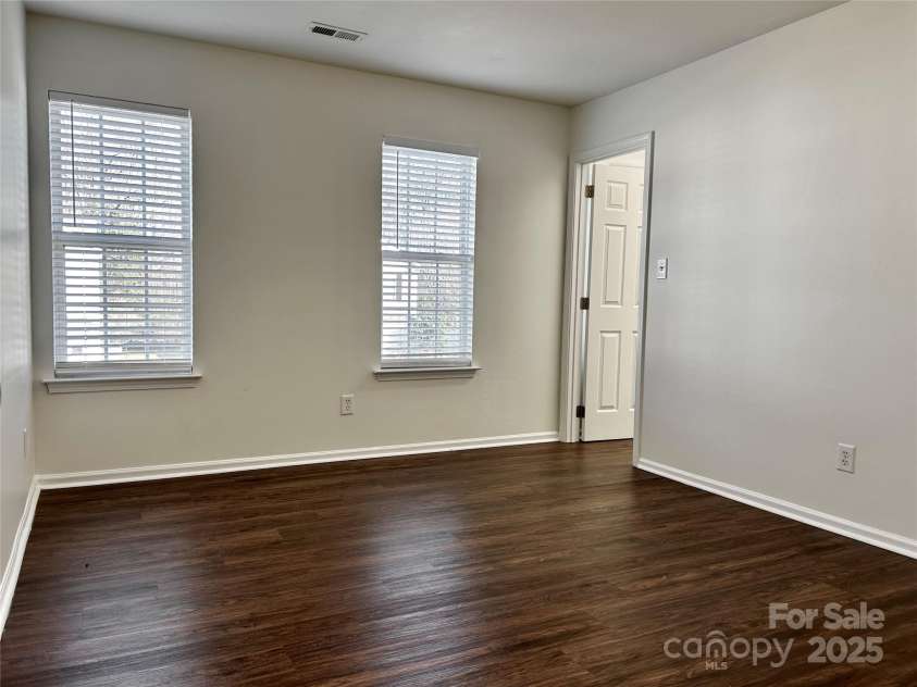 5905 Waverly Lynn Lane, Charlotte, NC 28269.  MLS# CAR4227200, YatesRealty ID 19198. 