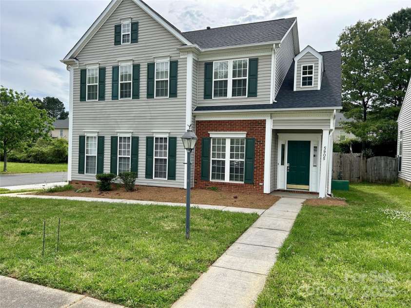 5905 Waverly Lynn Lane, Charlotte, NC 28269.  MLS# CAR4227200, YatesRealty ID 19198. 